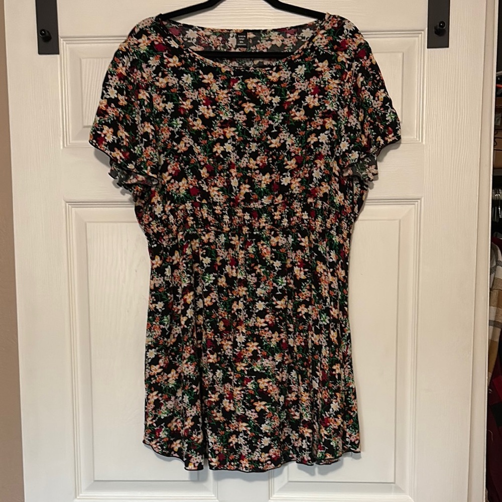 SHEIN Curve Black Floral Top